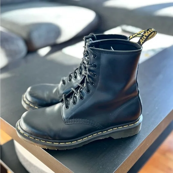 Dr. Martens Boots 1460 - Picture 4 of 6